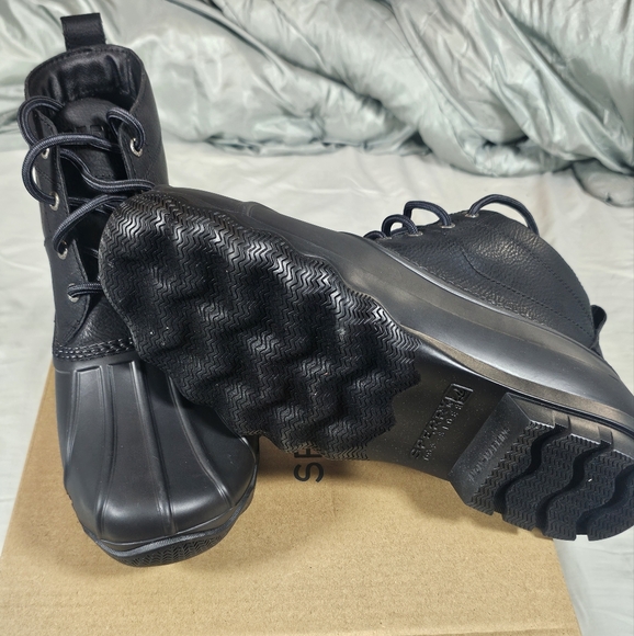 Sperry NIB and never worn waterproof black boots - Picture 2 of 3